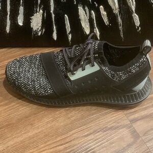 Under Armour, Black/Grey size 7.5